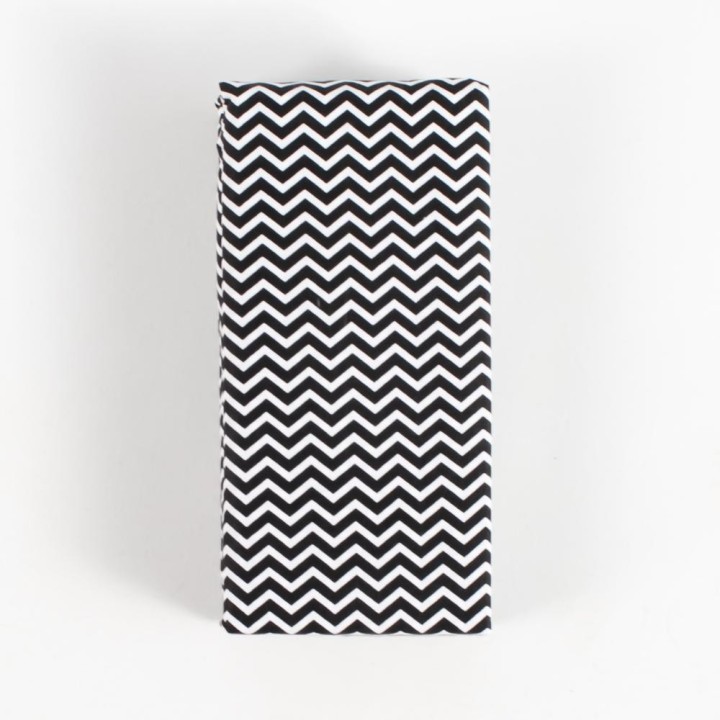 Linea Sheet 110Xx200+25Cm With Elastic Black Zig Zag